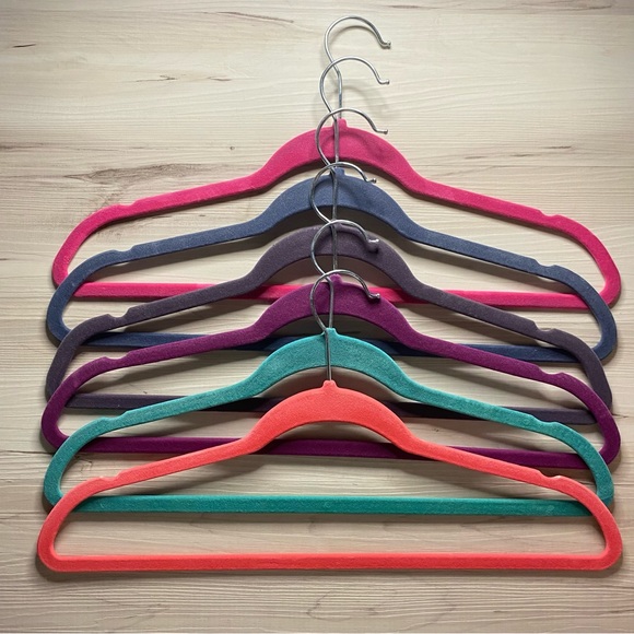 20pc Bundle of Assorted Color Hangers - Picture 2 of 2